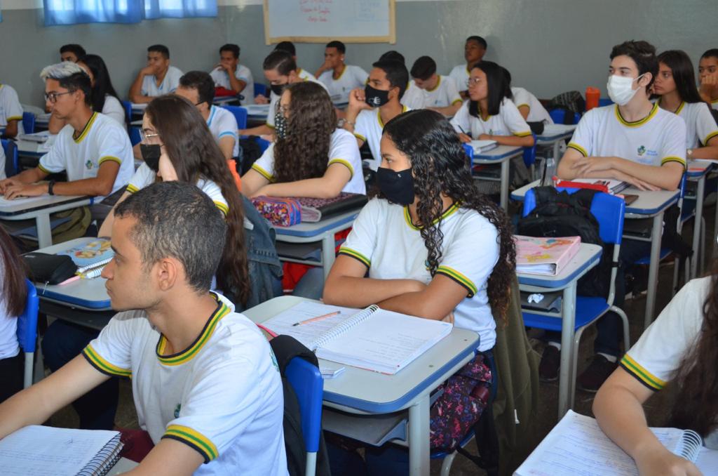 Imagem Ilustrando a Notícia: Mais de 520 mil alunos fizeram matrícula na rede estadual de ensino, diz Caiado