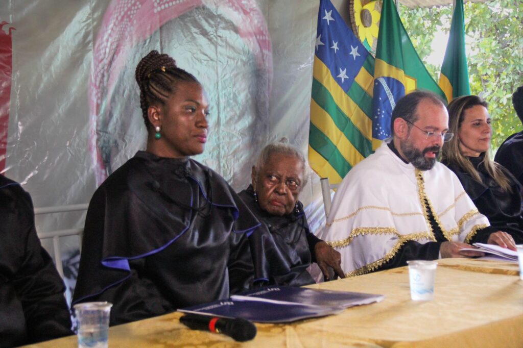Imagem Ilustrando a Notícia: Líder quilombola recebe título de Doutora Honoris Causa, maior outorga concedia pela UEG
