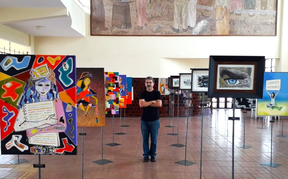Imagem Ilustrando a Notícia: Museu da Antiga Estação Ferroviária abre exposição “Sujeito no tempo”, do artista Ronaldo Araújo