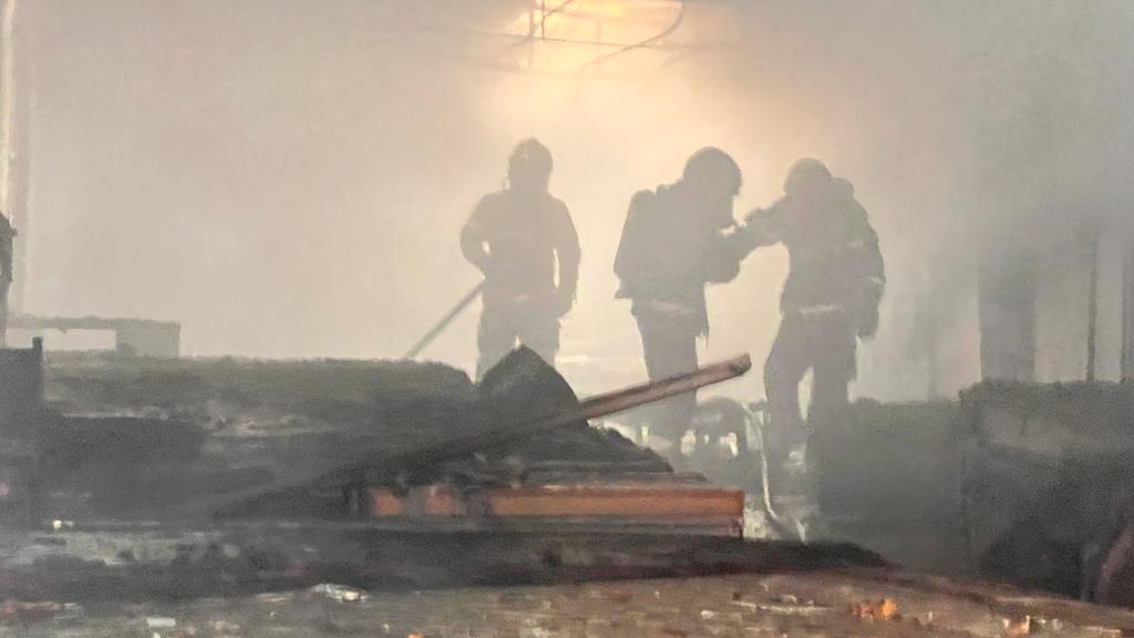 Imagem Ilustrando a Notícia: Fogo destrói loja de móveis no Centro de Goiânia