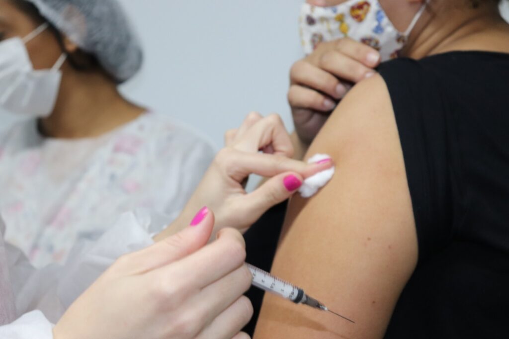 Imagem Ilustrando a Notícia: Saiba como ocorrerá testagem ampliada e vacinação em Goiânia, de sexta a domingo