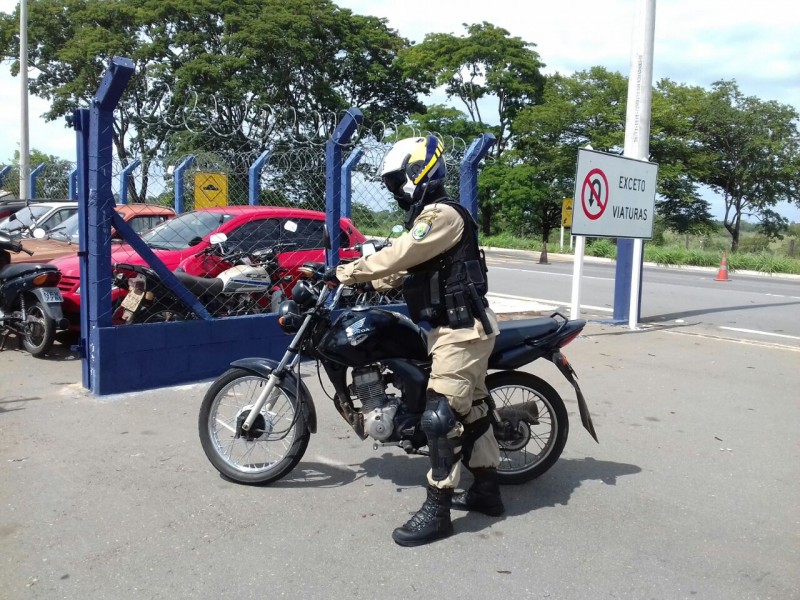 Imagem Ilustrando a Notícia: Veículo é apreendido com cerca de R$ 200 mil em multas em Aparecida de Goiânia