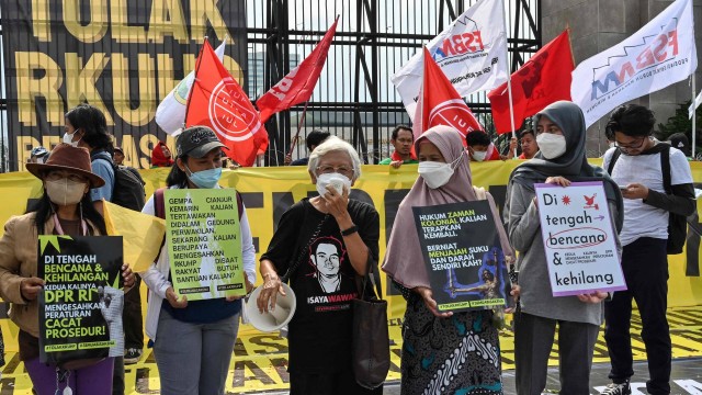 Imagem Ilustrando a Notícia: Parlamento da Indonésia aprova lei que proíbe sexo fora do casamento