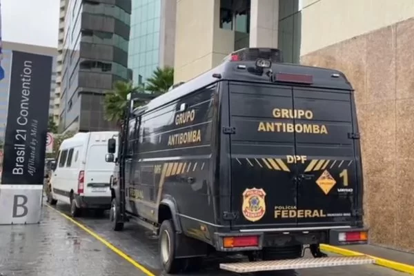 Imagem Ilustrando a Notícia: Esquadrão antibomba faz varredura em hotel que Lula está hospedado