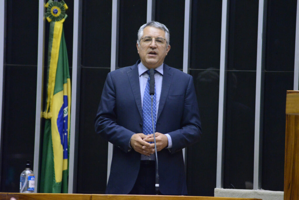 Imagem Ilustrando a Notícia: Lula escolhe Alexandre Padilha para Ministério das Relações Institucionais