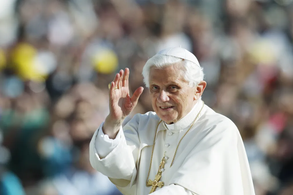 Imagem Ilustrando a Notícia: Papa Emérito Bento XVI morre aos 95 anos