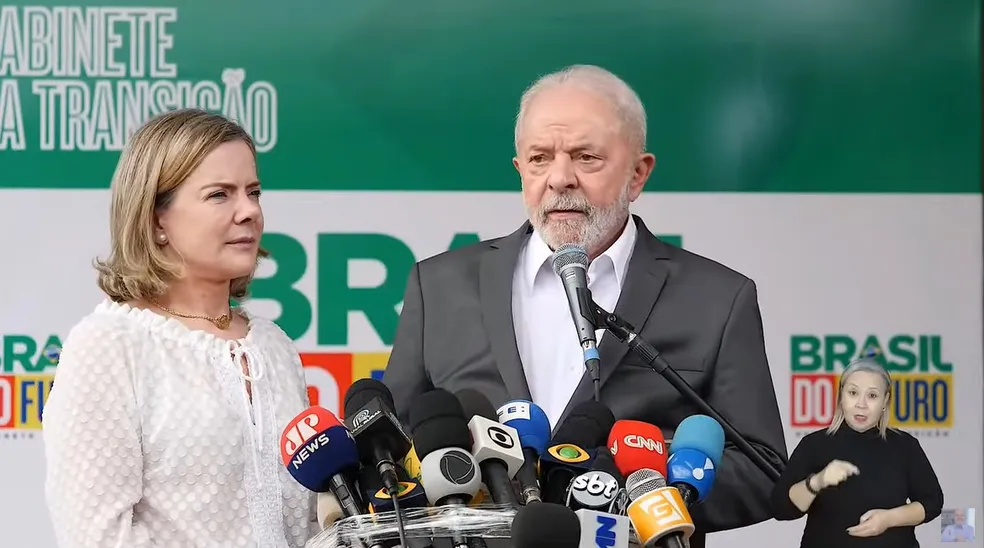 Imagem Ilustrando a Notícia: Lula diz que só anunciará equipe após ser diplomado pelo TSE