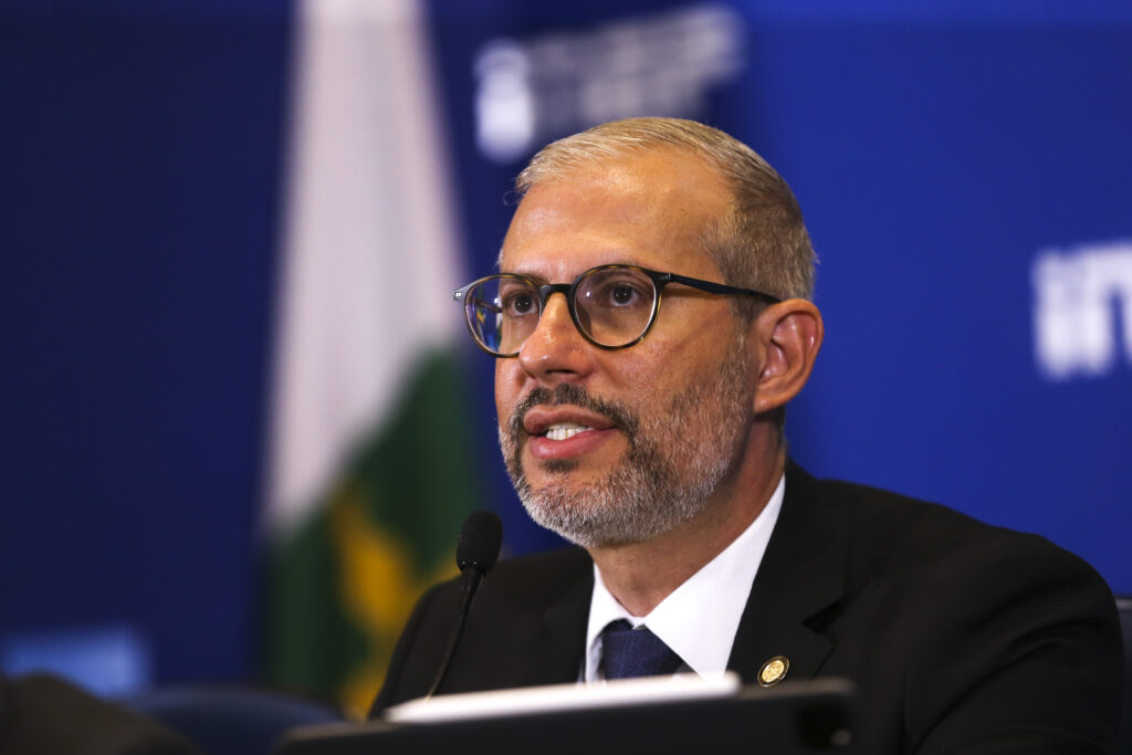 Imagem Ilustrando a Notícia: Ministro da Educação de Bolsonaro deve se reunir com equipe de transição