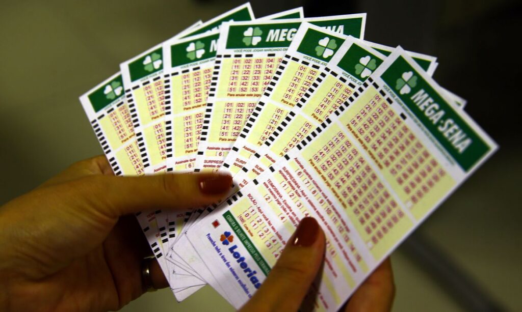 Imagem Ilustrando a Notícia: Prêmios esquecidos por ganhadores de loteria somam quase R$ 348 milhões em 2022