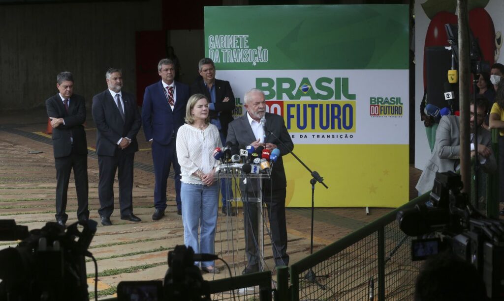Imagem Ilustrando a Notícia: “Equipe econômica terá autonomia, mas eu que fui eleito”, diz Lula