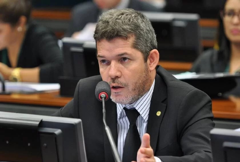 Imagem Ilustrando a Notícia: Delegado Waldir pode disputar prefeitura de Goiânia ou Aparecida
