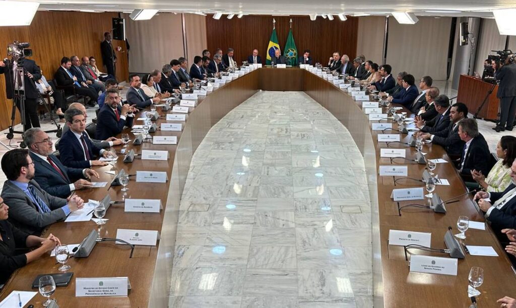 Imagem Ilustrando a Notícia: ‘Pautas gerais’ devem marcar encontro dos governadores com Lula