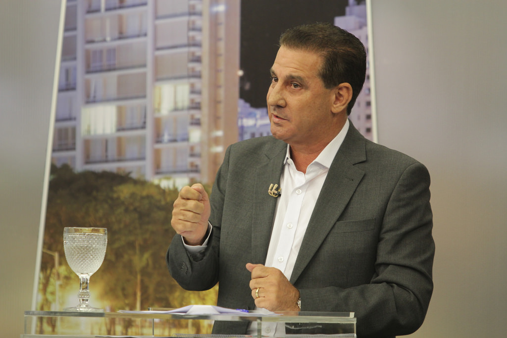 Imagem Ilustrando a Notícia: Vanderlan desconversa, mas interlocutores confirmam senador corrida pela prefeitura em 2024