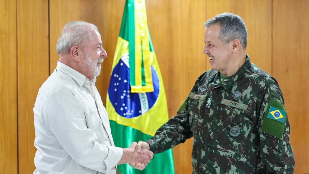 Imagem Ilustrando a Notícia: Quem é o general Tomás Miguel, novo comandante do Exército Brasileiro