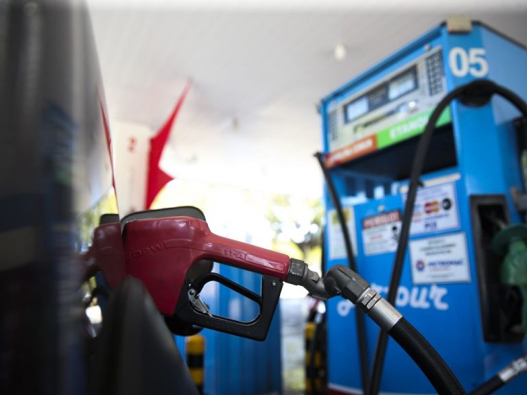 Imagem Ilustrando a Notícia: Governo edita MP e prorroga imposto zero sobre combustíveis