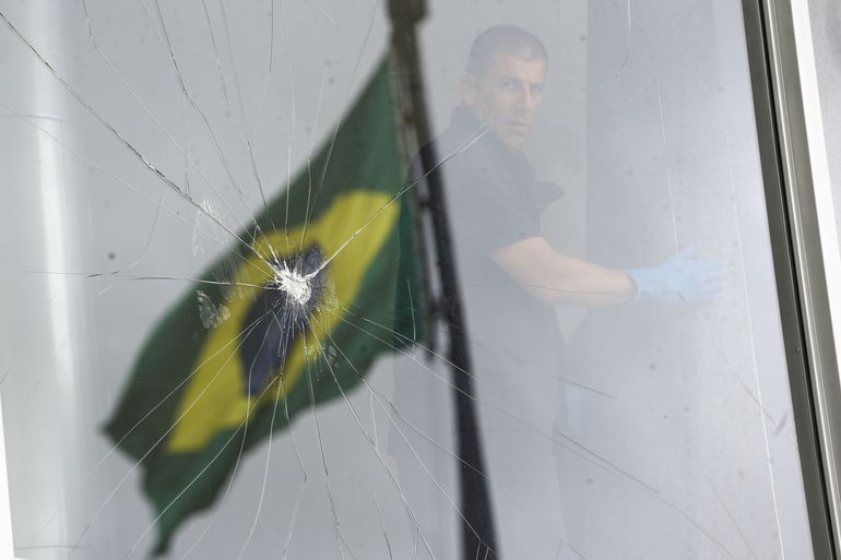 Imagem Ilustrando a Notícia: Na contramão do esperado, atentado em Brasília não derrete mercado