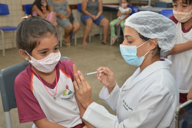 Imagem Ilustrando a Notícia: Falta de vacina da Covid-19 para crianças preocupa mães goianas