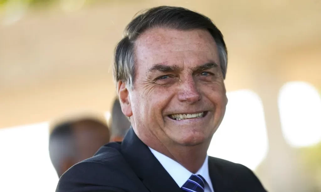 Imagem Ilustrando a Notícia: Caixa-preta: Bolsonaro gastou mais de R$ 13 milhões em hospedagens com cartão corporativo