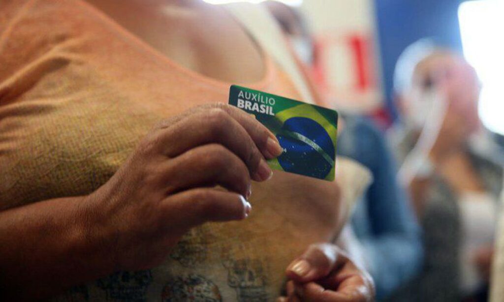 Imagem Ilustrando a Notícia: Divulgado calendário de pagamentos do Auxílio Brasil para 2023