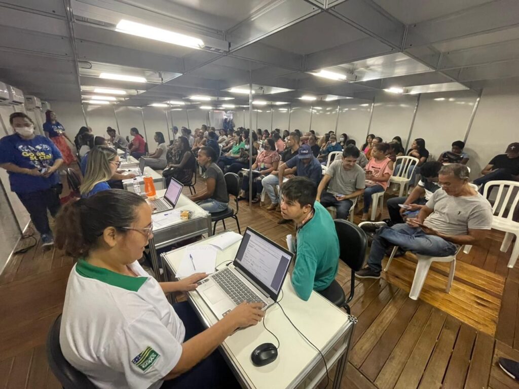 Imagem Ilustrando a Notícia: Mais de 10 mil vagas de empregos são ofertadas na Praça Cívica pelo Governo de Goiás