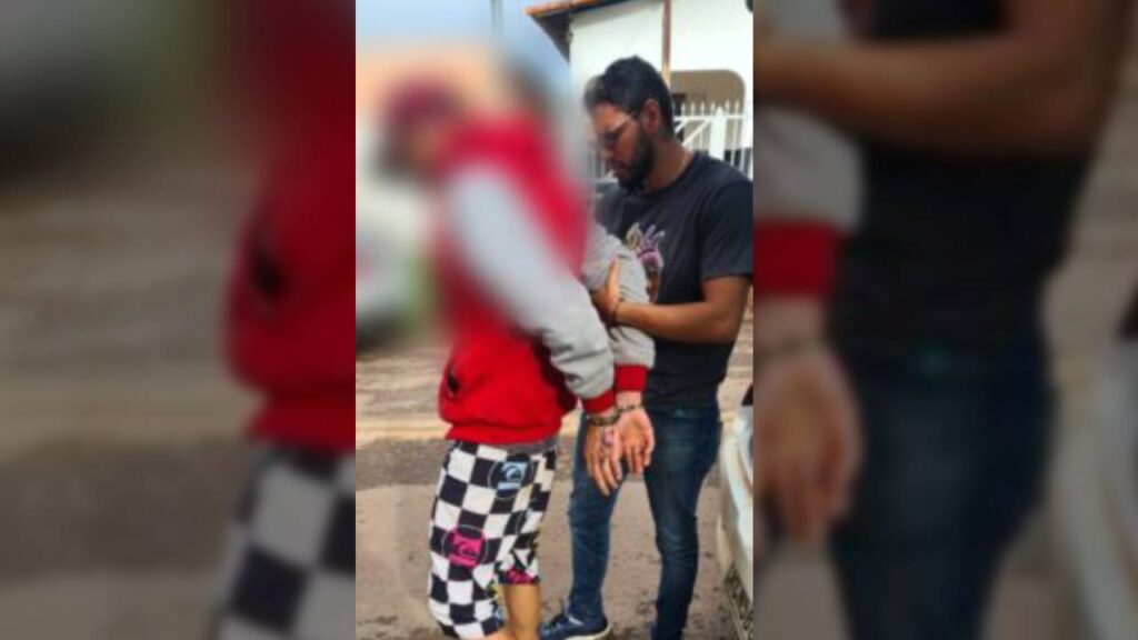 Imagem Ilustrando a Notícia: Polícia prende suspeitos de roubo a mãe com bebê de colo na rodoviária de Alto Paraíso