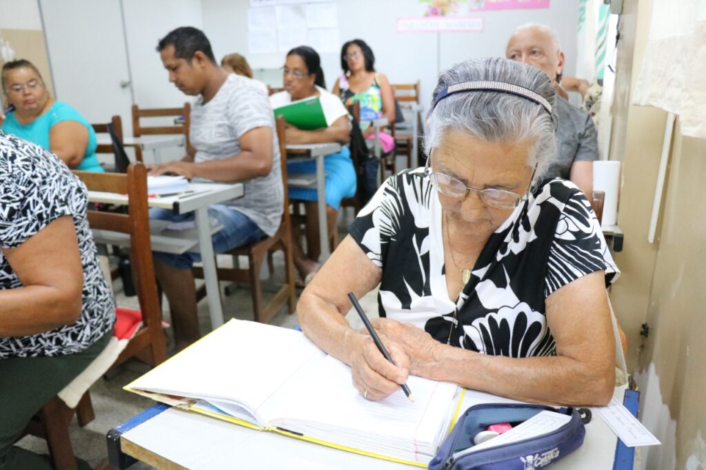Imagem Ilustrando a Notícia: Educação de Jovens e Adultos tem mais de 7 mil vagas em Goiânia