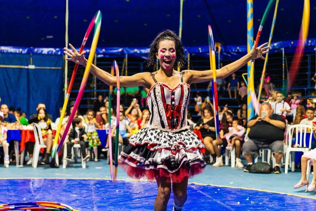 Imagem Ilustrando a Notícia: Circo Laheto apresenta o espetáculo ‘Circo, Magia e Estripulias’ neste domingo