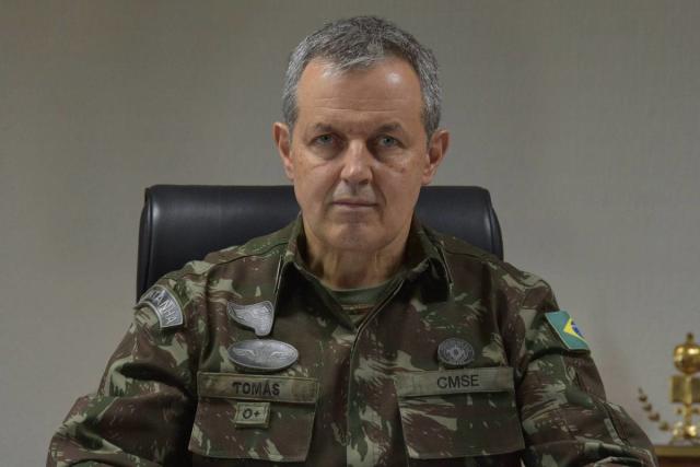 Imagem Ilustrando a Notícia: Exército barra posse de ex-ajudante de ordens de Bolsonaro em batalhão de Goiânia