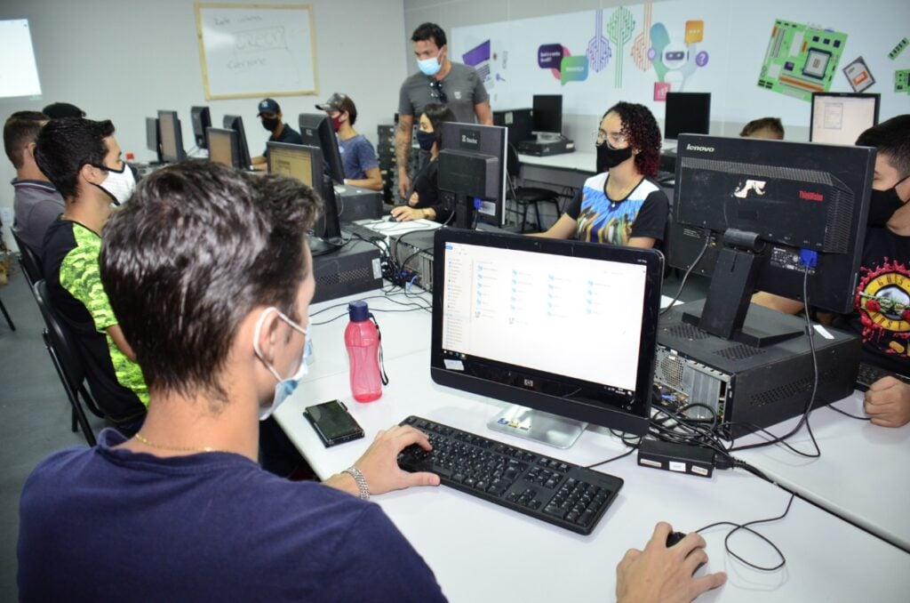 Imagem Ilustrando a Notícia: Governo de Goiás oferece 180 vagas gratuitas para cursos na área de tecnologia