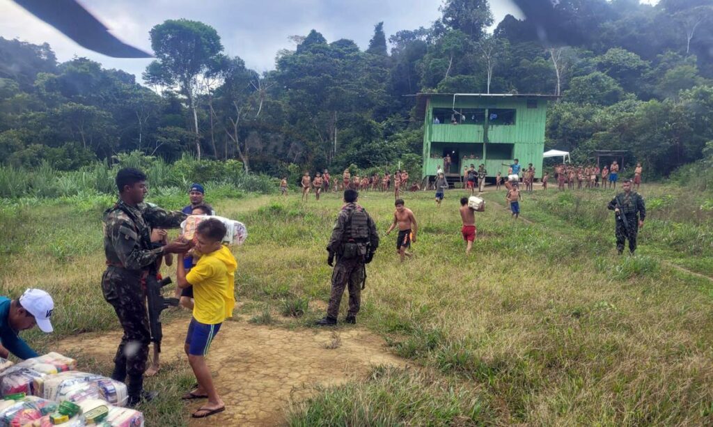 Imagem Ilustrando a Notícia: Governo distribui quatro toneladas de alimentos para comunidades Yanomami