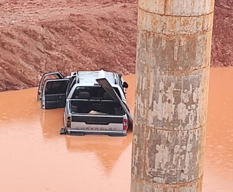 Imagem Ilustrando a Notícia: Motorista perde controle de veículo e cai em barranco de 12 metros de obra abandonada em Formosa