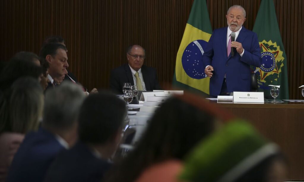 Imagem Ilustrando a Notícia: Lula defende crescimento com responsabilidade e seguridade social