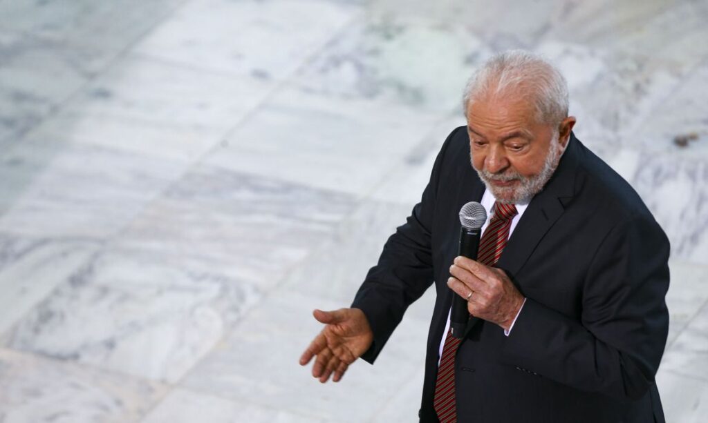 Imagem Ilustrando a Notícia: “É preciso colocar o rico no imposto de renda”, afirma Lula