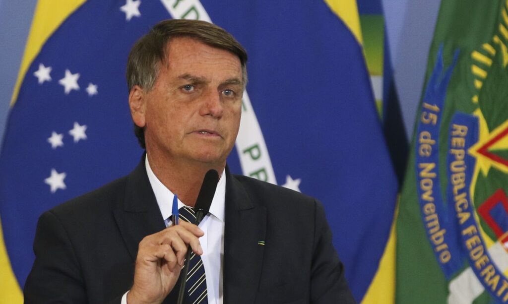 Imagem Ilustrando a Notícia: Bolsonaro declara apoio a Marinho na disputa pela presidência do Senado