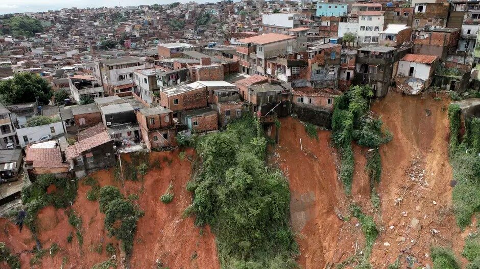 Imagem Ilustrando a Notícia: Quase 4 milhões de brasileiros vivem em áreas de risco de desastres