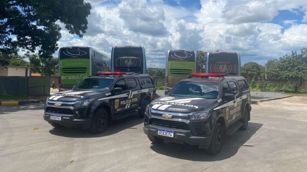 Imagem Ilustrando a Notícia: Polícia Civil de Goiás apreende seis ônibus usados em atos antidemocráticos de Brasília