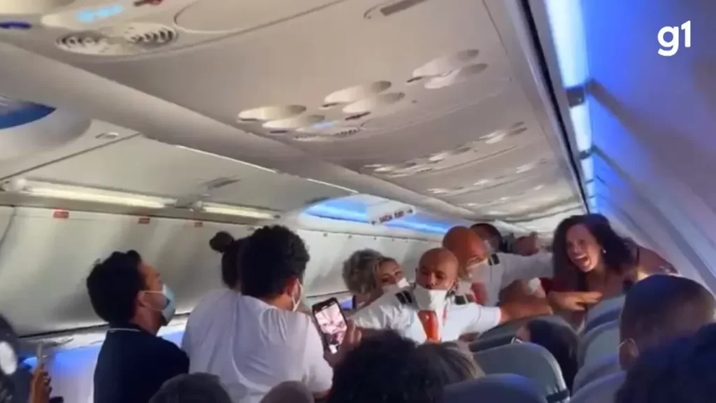 Imagem Ilustrando a Notícia: Confusão entre duas famílias termina em pancadaria em voo da Gol: veja vídeo