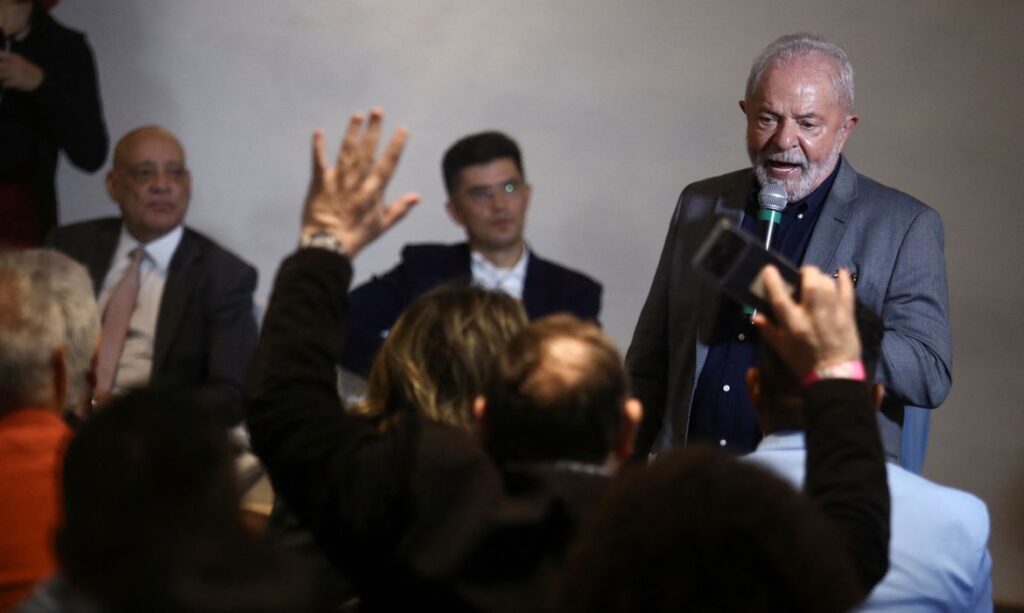 Imagem Ilustrando a Notícia: Bancada evangélica caminha sobre ovos com Lula