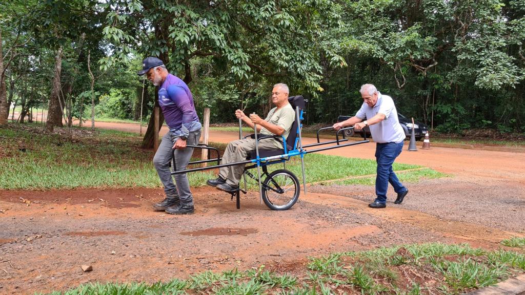 Imagem Ilustrando a Notícia: Parque Altamiro de Moura Pacheco ganha equipamento para exploração de trilhas por cadeirantes