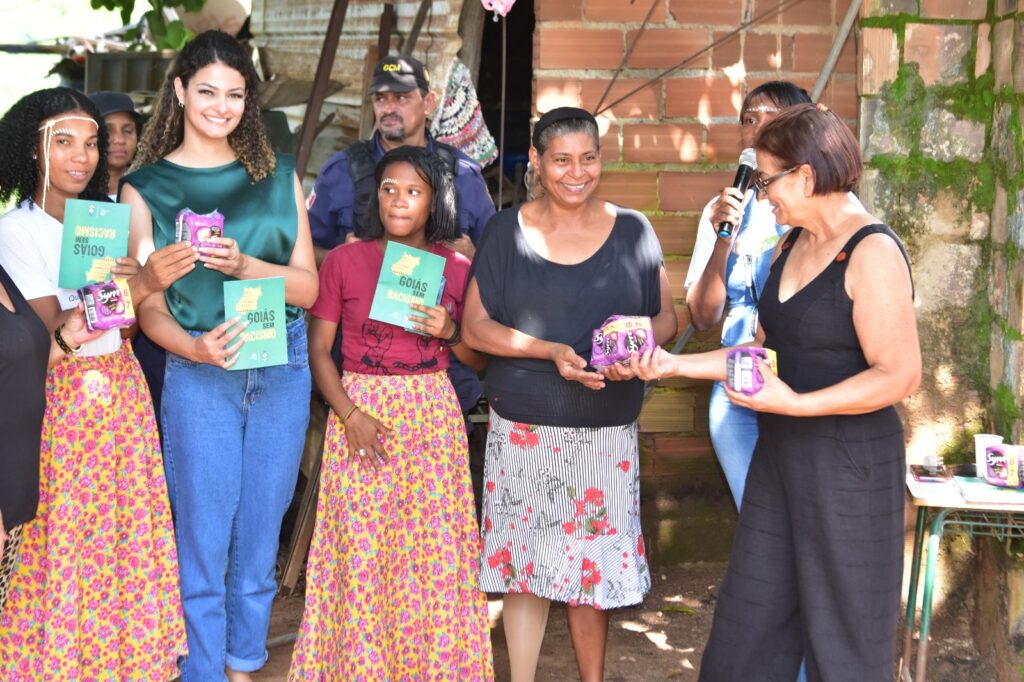 Imagem Ilustrando a Notícia: Governo entrega absorventes para meninas e mulheres de comunidade quilombola