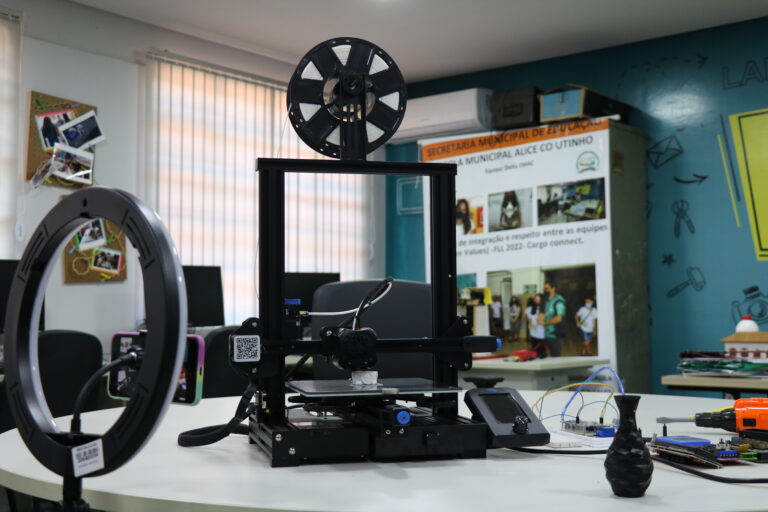 Imagem Ilustrando a Notícia: Escola municipal de Goiânia recebe impressora 3D para aulas de robótica