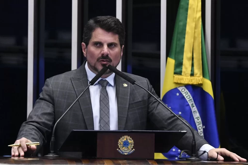 Imagem Ilustrando a Notícia: Moraes dá 5 dias para PF ouvir Marcos do Val sobre plano golpista de Bolsonaro