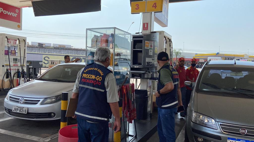 Imagem Ilustrando a Notícia: Procon Goiás multa 11 postos de combustíveis por aumento abusivo