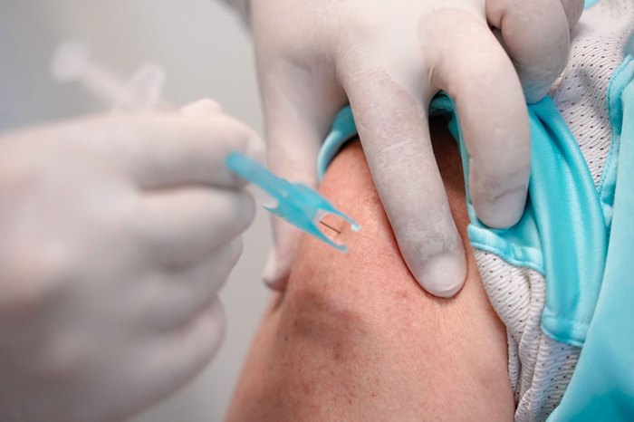 Imagem Ilustrando a Notícia: Vacina bivalente contra Covid-19 começa a ser aplicada na segunda-feira em Goiás