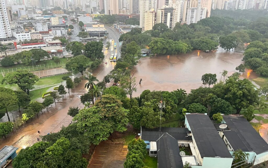 Imagem Ilustrando a Notícia: Em um dia, choveu em Goiânia o que era esperado para uma semana, informa Defesa Civil