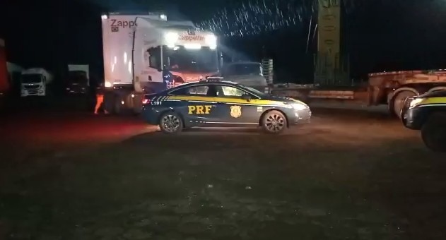 Imagem Ilustrando a Notícia: Colegas denunciam e caminhoneiro é preso por embriaguez em Morrinhos