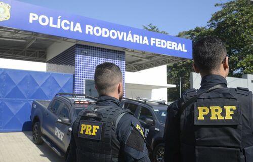 Imagem Ilustrando a Notícia: Idosa com sinais de desorientação é resgatada pela PRF na BR-153, em Goiânia