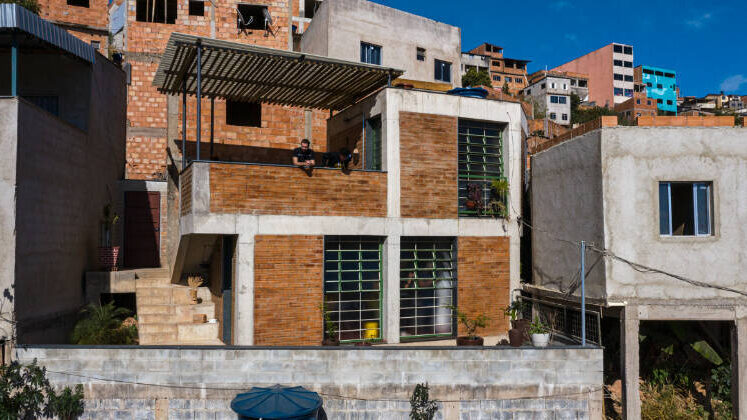 Imagem Ilustrando a Notícia: Casa em favela brasileira vence concurso internacional de arquitetura