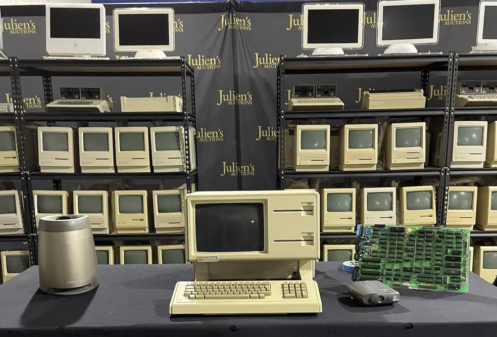 Imagem Ilustrando a Notícia: Clássicos da Apple lançados entre 1977 e 2008 vão a leilão em março
