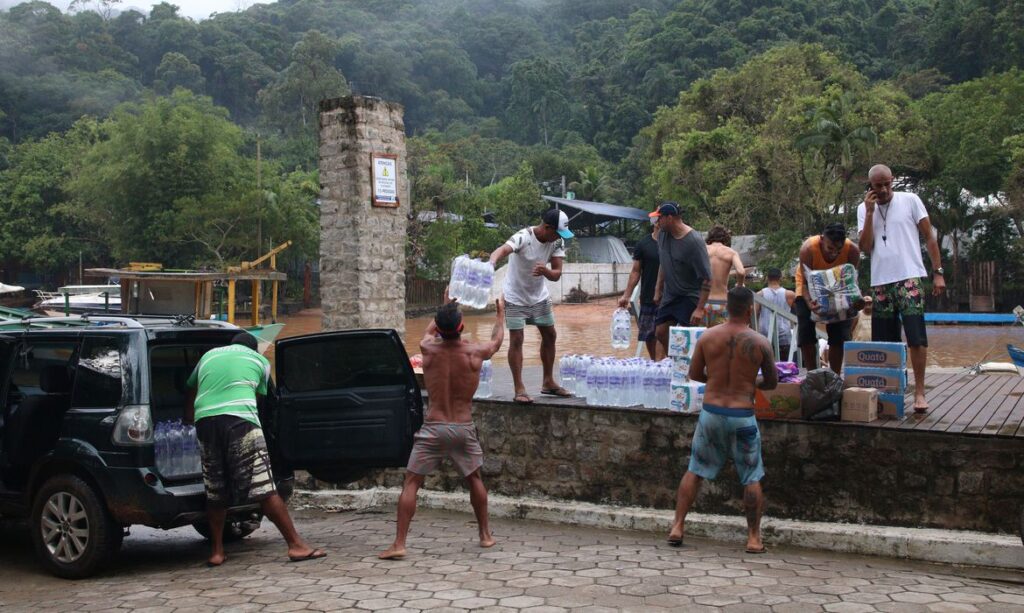 Imagem Ilustrando a Notícia: Abastecimento de água é parcialmente restabelecido em São Sebastião